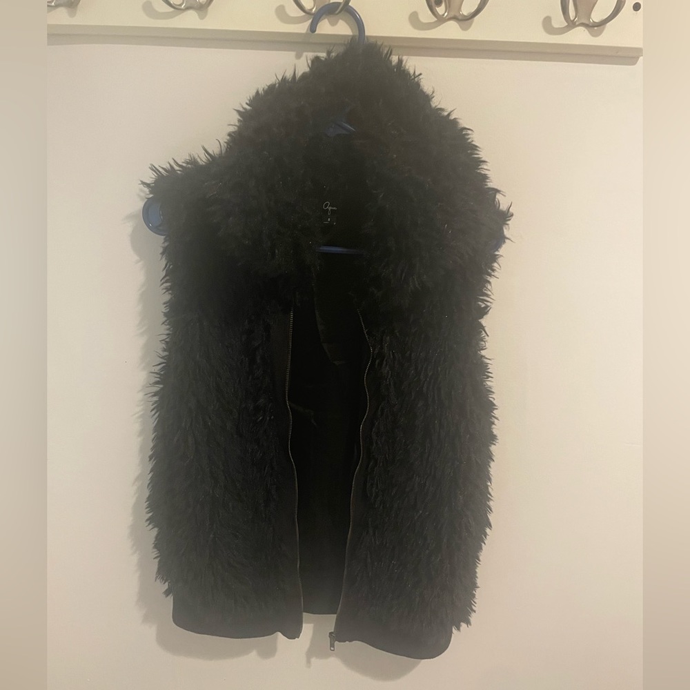 Super fluffy and soft black vest!